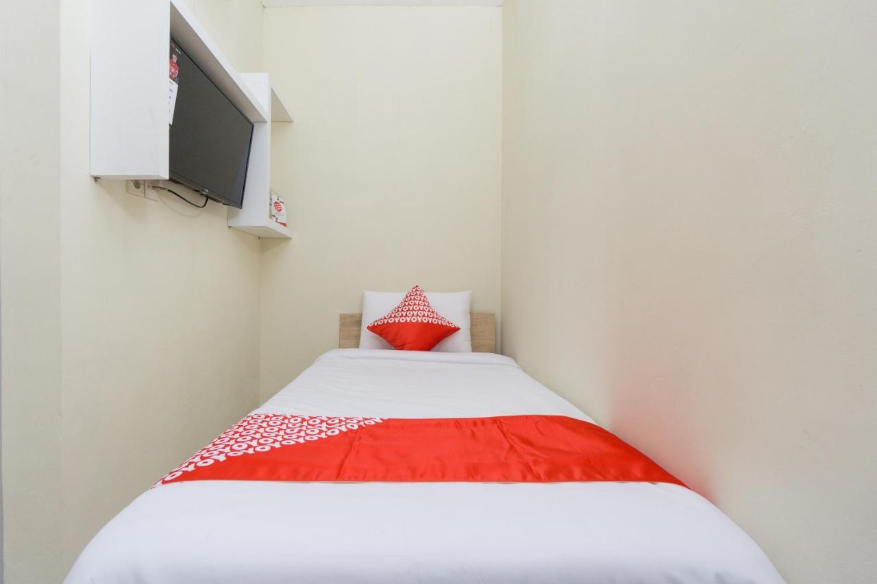 Oyo 1542 Yessy Mansion Hotel Ngabean Exterior photo