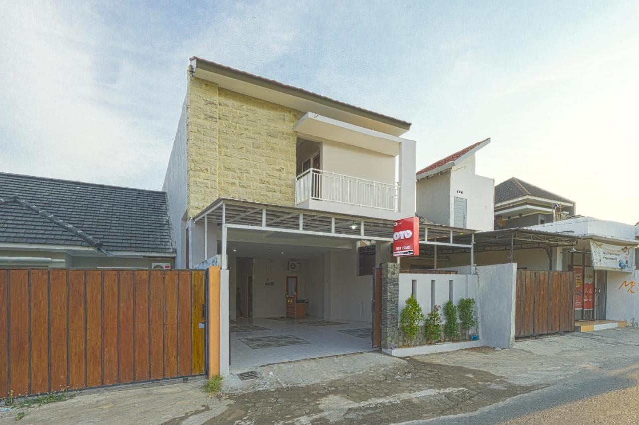 Oyo 1542 Yessy Mansion Hotel Ngabean Exterior photo