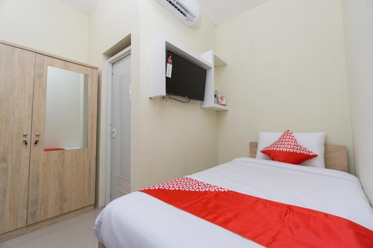 Oyo 1542 Yessy Mansion Hotel Ngabean Exterior photo